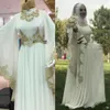 Mütevazı Müslüman Hicap Yüksek Boyun Gelinlikleri Ile Altın Dantel Aplike Uzun Kollu Beyaz Şifon Artı Boyutu Gelin Parti Elbiseler Vestidos de novia