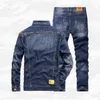 Męskie 2-częściowe zestawy Wiosna Jesienna odznaka Patch Design Blue Denim Jacket and Dżinsy Moda Slim Para Garnitur Ropa Hombre Dress