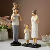 ノルディック樹脂の家族の抽象的なキャラクターの飾りシンプルな像の装飾現代の子供のおもちゃクリエイティブな家の結婚式ギフト210811