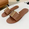 2022 Luxus Designer Sandalen Strass Schnalle Hausschuhe Damen Flache Neueste Mode Wildleder Kristall Echtes Leder Metall Dekorative Damen Sandale Flip Flops Schuhe