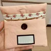 Mini süße kleine Haarbürstenkämme aus Holz, praktischer Sandelholzkamm mit rosa Geschenkbox für Frauen und Mädchen, Weihnachtsgeschenke 00888