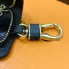 Fashion Keychain Buckle Bag Car Keychains Handgjorda läder Män Kvinnliga kedjepåsar Pendant Acces Louisely Purse Vouttonly Crossbody Viutonly Vittonly 21ua