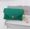 Diseñadores V Carta Monedero Llavero Llavero de cuero Moda Monedero Colgante Cadena de coche Encanto Mini bolso Baratija Regalos Accesorios Sin caja