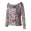 Mode kvinnor cheetah print t-shirt, höst sexig långärmad rund hals kall axel pullover med dekorativ knapp kvinnors t-shirt