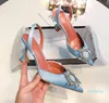 2022 Hochwertige, mit Kristallen verzierte Slingback-Pumps aus Satin von Amina Begum, Schuhe mit elastischem Slingback-Riemen und Muaddi-Kristall, Höhe 8 cm
