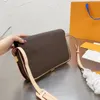 Kadın Orta Eski Kamera Çantası En Büyük Kapasiteli Crossbody Çanta Retro Kare Omuz Çantaları Klasik Eski Çiçek Geri Paketi