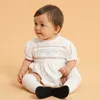 Baby Girl Boutique Белый ползунок Ручной Вышивка Цветок Хлопок Комбинезон Рожден Крещение Rompers Cretioning Испанская Одежда 210615