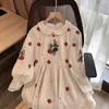 Printemps blanc à manches longues Robe femmes femme de chambre française Vintage mignon col claudine fleur broderie es dames Robe 210421