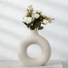 Nordic Circular Hollow Keramiska Vase Donuts Flower Pot Home Decoration Tillbehör Office Desktop Living Room Inredning Inredning Present