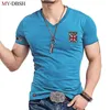 MYDBSH Marque De Mode V Cou Hommes T-shirt Casual Élastique Coton Mâle Slim Fit T-shirt Homme Broderie Angleterre Drapeau T-Shirts Vêtements 210409