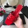 Moda Skórzana Grube Kapcie Obcasowe Damskie Lato Wszechstronne Wszechstronne Kobiety Heeled Women Shoes One-Line Duży rozmiar Fajne kapcie