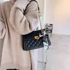 Mode en axelväska Kvinnors trend Mångsidig lås armpit Magic Stick Bag Ling Lattice Chain Diagonal Women's Bag Bags3eu0