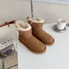 Kvinnor Designer Stövlar Knee Ankel Half Fur Boot Designers Bomull Tyg Skor Mode Sko Vinterfall med låda EU: 35-40by skor72
