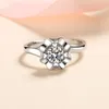 Inbeaut 925 Silver 0.3-0.5 CT Doskonały Cut D Kolor Pass Diament Test Moissanite 4 Heart Claws Pierścień Teen Girls Party Jewelry