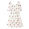 PEUT-ÊTRE U Blanc Fraise Col En V Demi Manches Bouffantes Broderie Deux Pièces Ensemble Robe Longueur Au Genou Doux D1114 210529