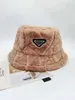 Chapéu de caçamba de designer quente de inverno moda engrossar casual ajustado clássico gorro de caveira de alta qualidade para mulheres