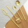 24 SZTUK Czarne Noże Widelec Spoon Obiad Zestaw Wysokiej Jakości Sztućce 18/10 Ze Stali Nierdzewnej Obiad Stołowiec Silverware 210928