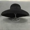 Retro Tarzı Siyah Saf Yün Keçe Disket Şapka Geniş Brim Kadınlar Kış Fedora Cloche Melon Şapka Şerit Band Düğün Parti Kilisesi Şapka 210531