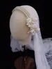 Vintage Lace Wedding Veil med handgjorda Blommor Pärlor Bröllop Släpar Tillbehör