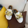 슬리퍼 브랜드 디자인 골드 체인 여름 여성 슬리퍼 폐쇄 발가락 슬립 노새 신발 라운드 로우 발 뒤꿈치 캐주얼 슬라이드 플립 플롭