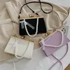 أكياس مساء الرجعية نمط حقيبة crossbody للنساء 2021 كليب مشبك اللؤلؤ سلسلة بو الجلود الصغيرة الكتف مربع حقائب اليد