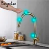 Toque de bronze único bronze escovado ouro pia faucet pull out rotação spray misturador torneira torneira e wate frio 210724