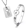 2 PCS Titânio Correspondência Casal Pulseira Colar Definir pulseira de fechadura de coração e chaveiro colar de pingente para homens e mulheres