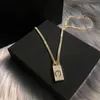 Womens Designer Necklace Pearl Lady Tag Necklaces Diamonds Brand Women Golden Fashion Luxury Elegant Weote