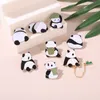 Panda Dagelijks met Bamboe Hat Emaille Leuke Cartoon Pins Chinese Beer Broches Dier Metalen Badges Tas Kleding Pin-up Sieraden Gift