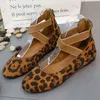 ドレスシューズヴィンテージヴィンテージLuipaardプリントSchoenen Vrowen Platte Danschoenen Vrouwelijke Vier Seizoenenカジュアルコンフォートマット35-43 Zapatos DE 220303