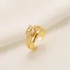 Bague FN en or THAI BAHT G / F 18 carats avec pierres latérales Diamant simulé de coeur de 1,4 ct Jaune 22 carats Bande de luxe solide et solide Anneaux doubles de mariée Surface