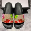 Fashion-Mens / Womens Top Quality Paris Sliders Sandálias de Verão Slippers Senhoras Ladies Flip Flocos Preto Branco Vermelho Verde Slides Sapatos