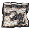 Modemärke klassisk enkel brev design satin lyxig fyrkantig halsduk utomhus sjal silkturban strand wrap kvinnor halsdukar