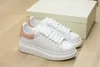 Femmes Robe Chaussures Top Haute Qualité Cuir Blanc Rouge Casual Baskets Plateforme Bas Designers Mocassins En Plein Air Mode Dames Luxurys Formateurs 35-44