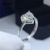 Klassisk 2 pass diamant tester d färg moissanit hjärta ring 925 sterling silver briljanta snitt kärlek sten ringar för kvinnor