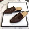 2022 Slippers Leather Sandals الأوروبي والأمريكي الجديد Slippers International Brands أصلي أحذية رجال مسطحة