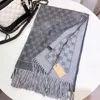 Snygg dam Cashmere Scarf Hela bokstavstryckt Scarves Soft Touch Varma Wraps Med Taggar Höst Vinter Långa Sjalar