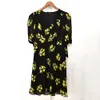 2021 Verano Otoño Manga corta V Cuello Vestido negro Amarillo Estampado floral Botones con paneles Botones de un solo pecho Moda Vestidos cortos G127081