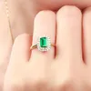 Cluster Ringen Goud Kleur Luxe Emerald Ring voor Vrouwen Groene Gemstone Zirkoon Diamanten Elegante Crystal Sieraden Feest Party Band Fashion Gift