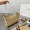 Con bolsas cruzadas de paja triangular Bolsa de mensajero de hombro de alta calidad 2024 Mujeres Verano Tejido Cadena de oro Diseñador de moda Hobo Monedero Tres en uno