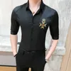 Spring Mens Shirt Golden Broderi Short Sleeve Slim Fit Dress T-shirts för Män Casual Streetwear Social Blusa Camisa Masculina 210527