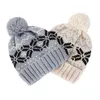 Casquettes Chapeaux Bonnet/Casquettes De Noël Fleur De Neige Bonnets À Pompons En Tricot Chunky Deux Styles Boules De Pom-Pom Fausse Fourrure Ou Lignes Communes 58cm Crâne 10 Options Mixtes En Gros