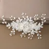 結婚式の白い花のヘアピンのヘッドドレス櫛のための花嫁のブライダルティアラのジュエリー210616