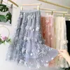 Jupes femme 2021 Style coréen Mode taille élastique Appliques broderie jupe en maille florale longue gaze robe de bal jupe G220309