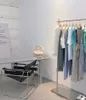 Bekleidungsgeschäft-Anzeige-Rack-Handelsmöbel Frauen Side-Tuch-Kleiderbügel Edelstahl Bodendose mittlere Insel Kleiderbügel Rute