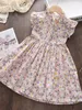 Kleinkind-Mädchen-Kleid mit Allover-Blumendruck und Rüschenbesatz SHE