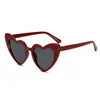 Brand Designer Vintage Occhiali da sole Moda Love Occhiali da sole Heart Women Cine Sexy Retro Cat Eye Vintage Exach Sun Ompelani Red Female2800669