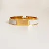 Högkvalitativ designer Design Bangle Stainless Steel Guldspänne Armband Mode Smycken Män och Kvinnor Armband