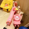 Nette 3D Regenmantel Schwein Schlüsselbund Band Kawaii Cartoon Tier Silikon Tasche Rucksack Anhänger Frauen Männer Mädchen Damen Schlüssel Kette Haustier geschenk G1019