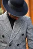 Fashion Mens Designer Passar One-Piece Peaked Lapel Groom Tuxedos Anpassad Made Harringbone Mid-Length Business Män Passar